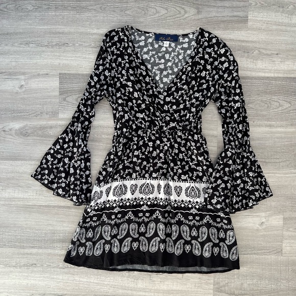 Francesca's Collections Dresses & Skirts - Francesca’s Long Sleeve Dress